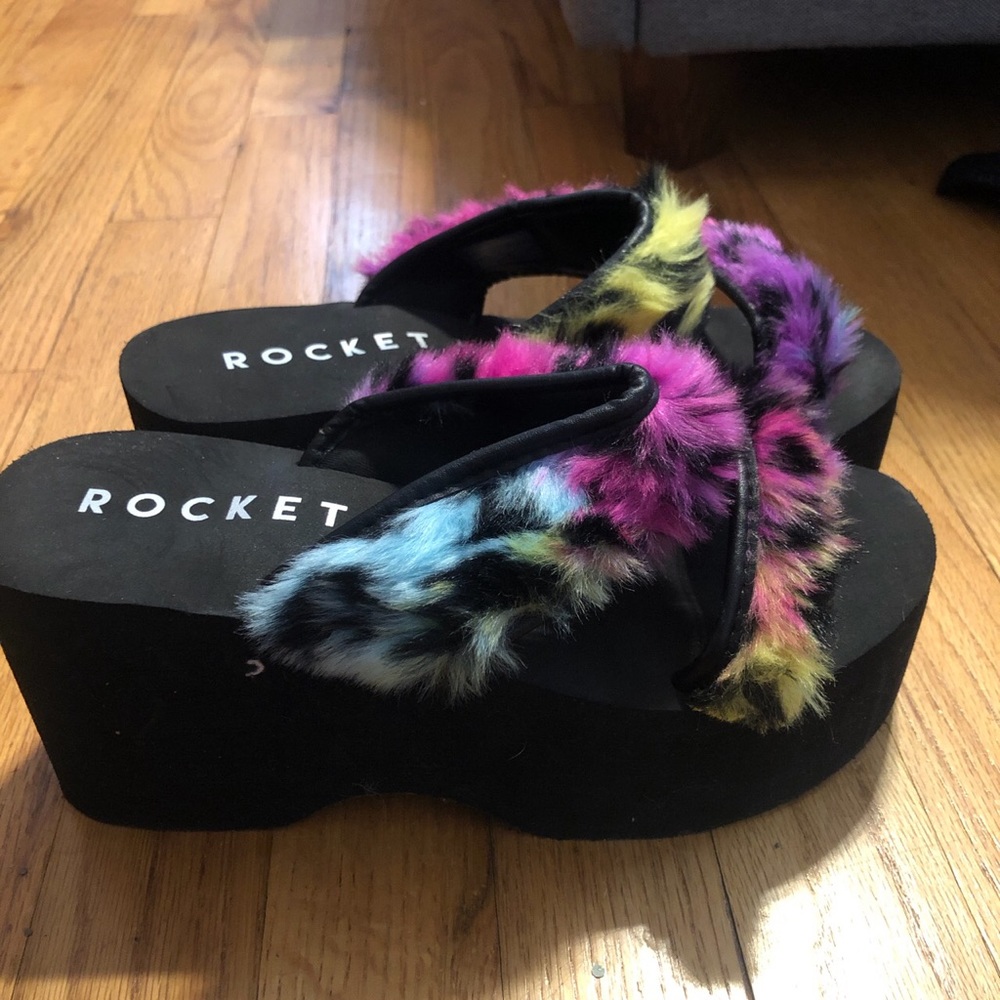 Rocket dog size 7 sandals new with out tags